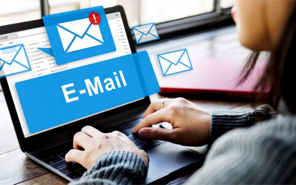 giao tiếp qua email